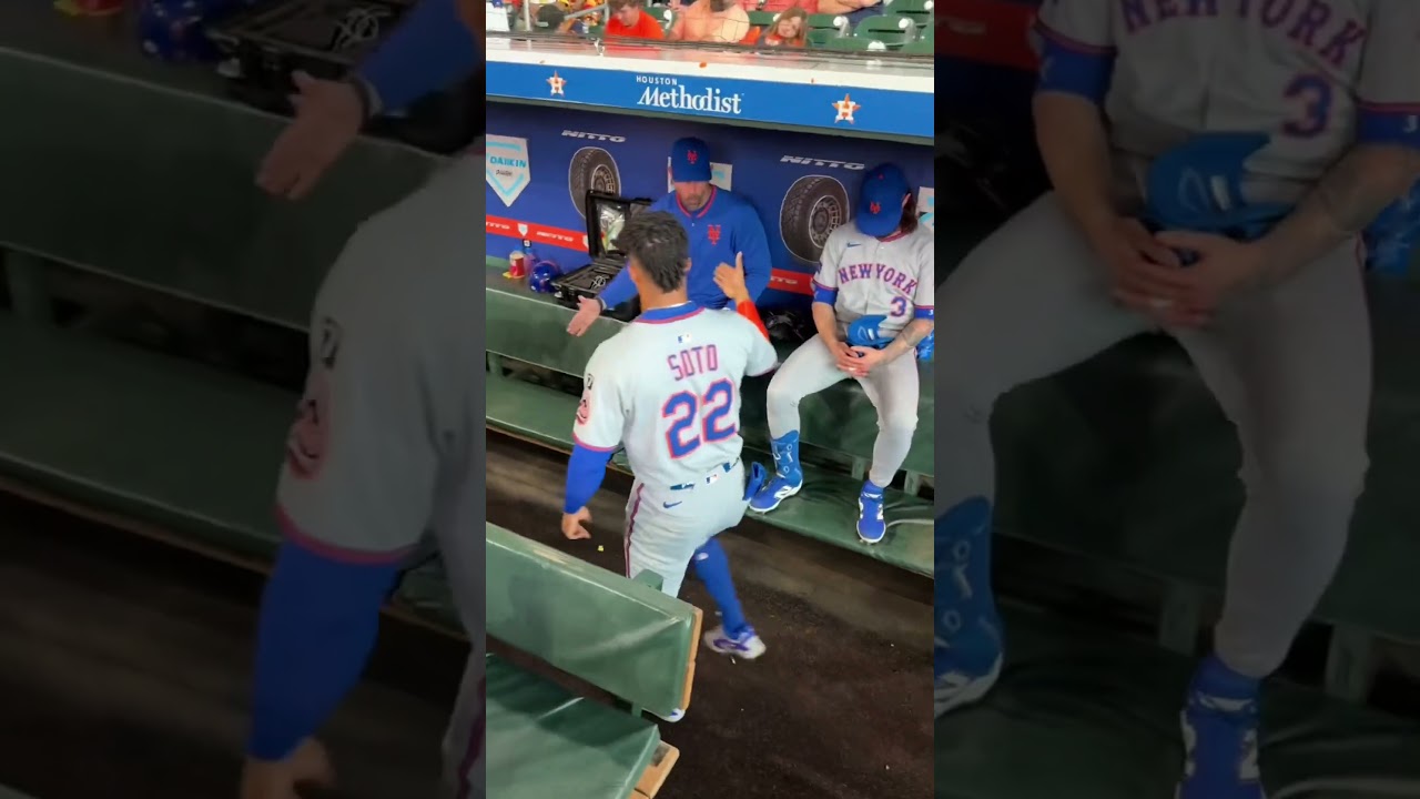 Dap up Juan Soto in the dugout 👀